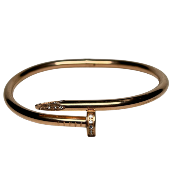 women bracelet in nail look-vironaa.com