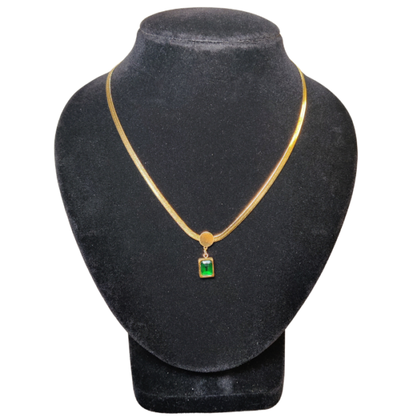 green stone nacklace-vironaa.com